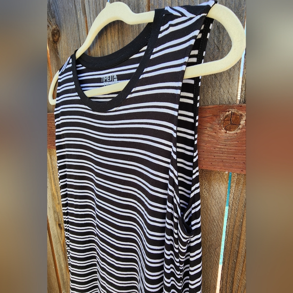 Time and Tru Black and White Striped Sleeveless Swing Dress Size XL (16-18)